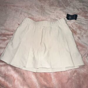 Abercrombie kids skirt has built in shorts, has pockets